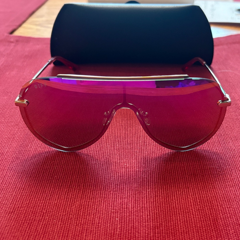 Diff Eyewear PurpleTinted Sunglasses Brand new